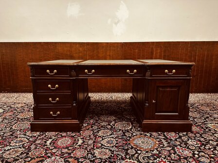 Antiek-Engels-Chesterfield-Bureau-Partnerdesk