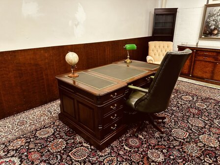 Antiek-Engels-Chesterfield-Bureau-Partnerdesk