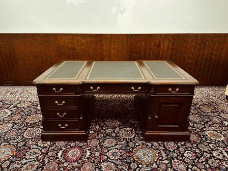 Antiek-Engels-Chesterfield-Bureau-Partnerdesk