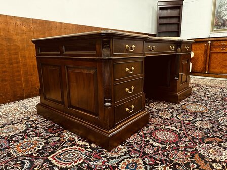 Antiek-Engels-Chesterfield-Bureau-Partnerdesk