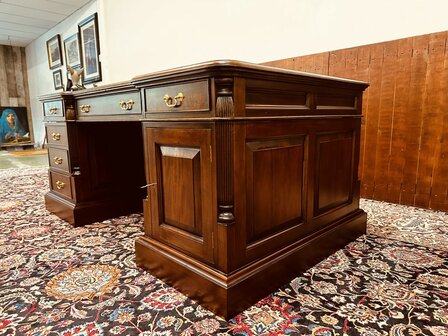Antiek-Engels-Chesterfield-Bureau-Partnerdesk