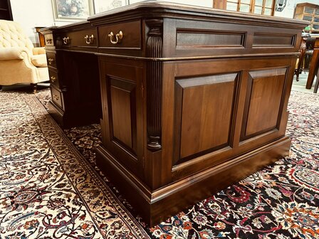 Antiek-Engels-Chesterfield-Bureau-Partnerdesk