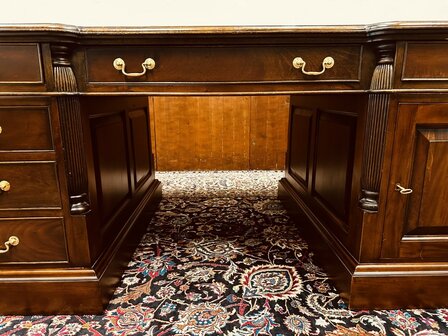 Antiek-Engels-Chesterfield-Bureau-Partnerdesk