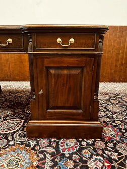 Antiek-Engels-Chesterfield-Bureau-Partnerdesk