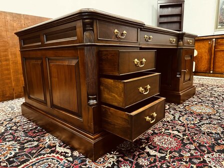 Antiek-Engels-Chesterfield-Bureau-Partnerdesk