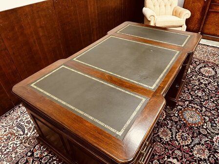 Antiek-Engels-Chesterfield-Bureau-Partnerdesk
