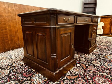 Engels-Klassiek-Bureau