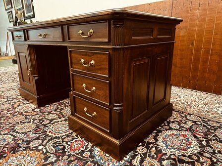 Engels-Klassiek-Bureau