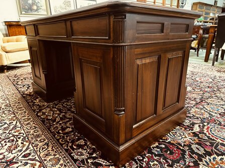Engels-Klassiek-Bureau