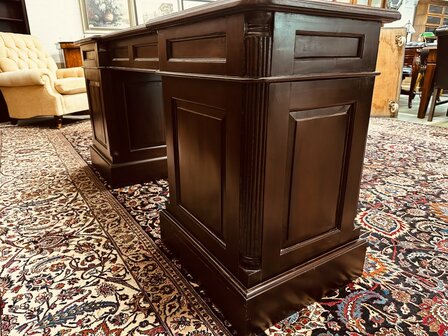 Smal-Klassiek-Engels-Bureau
