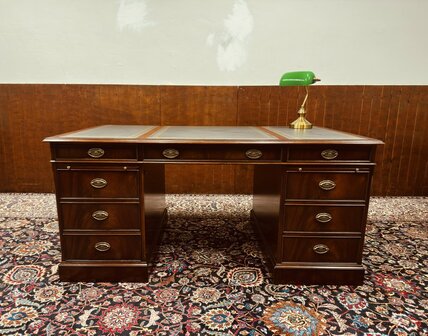 Klassiek-Engels-Heldense-Exlcusive-Bureau