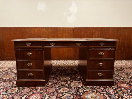 Klassiek-Engels-Heldense-Exlcusive-Bureau