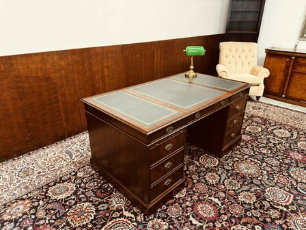 Klassiek-Engels-Heldense-Exlcusive-Bureau