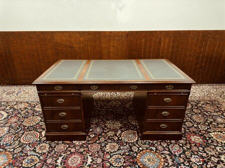 Klassiek-Engels-Heldense-Exlcusive-Bureau