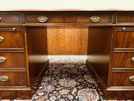 Klassiek-Engels-Heldense-Exlcusive-Bureau