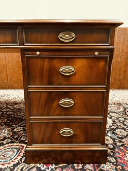 Klassiek-Engels-Heldense-Exlcusive-Bureau