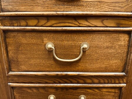 Groot-Engels-Chesterfield-Bureau-Partnerdesk