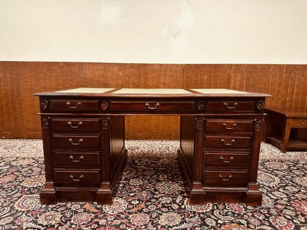 Engels-Chesterfield-Bureau