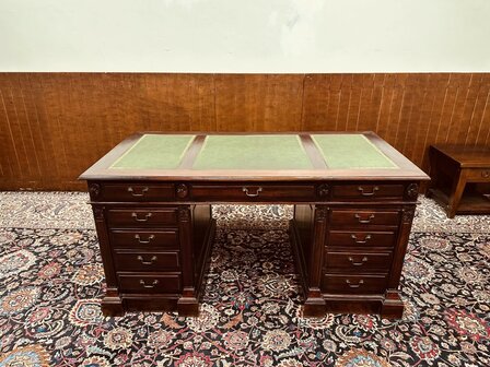 Engels-Chesterfield-Bureau