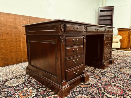 Engels-Chesterfield-Bureau