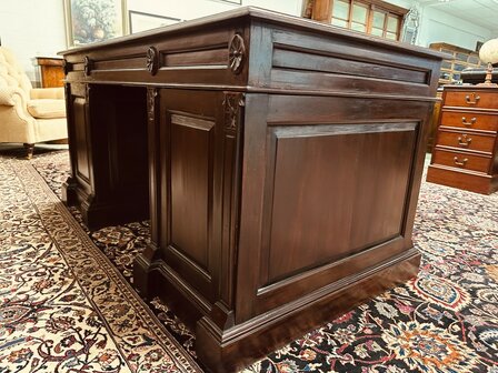 Engels-Chesterfield-Bureau