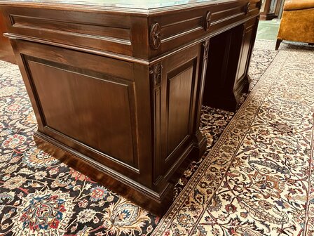 Engels-Chesterfield-Bureau