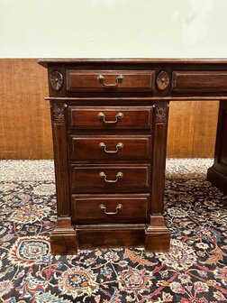Engels-Chesterfield-Bureau