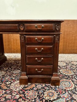 Engels-Chesterfield-Bureau