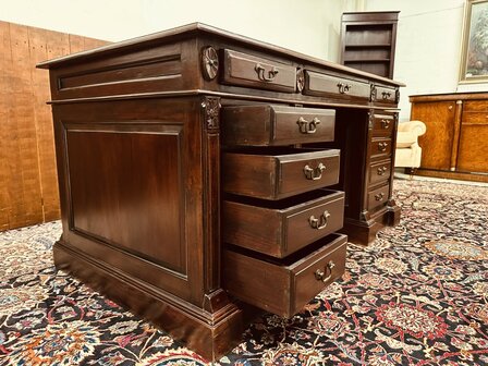 Engels-Chesterfield-Bureau