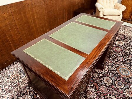 Engels-Chesterfield-Bureau