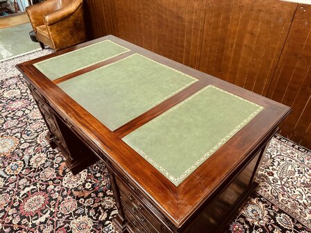 Engels-Chesterfield-Bureau