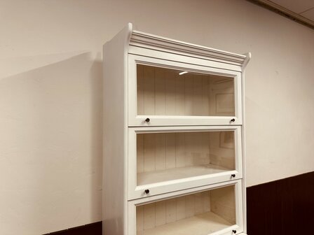 Klassiek-Engels-Witte-Globe-Wernicke-Boekenkast