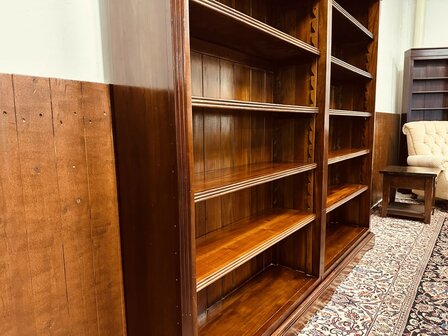 Klassiek-Engelse-Mahonie-Boekenkast