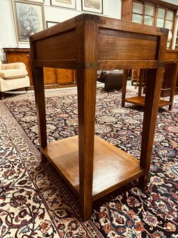 Engels-Eichholtz-Side-table