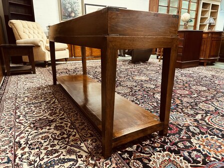Engels-Eichholtz-Side-table-Dressoir