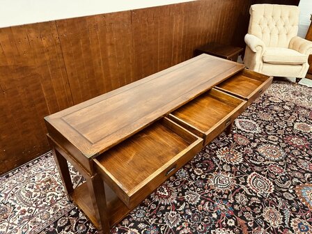 Engels-Eichholtz-Side-table-Dressoir