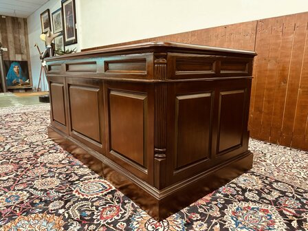 Klassiek-Engels-Bureau-met-Achterschot