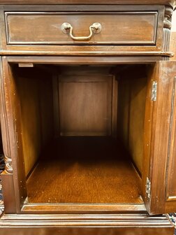 Klassiek-Engels-Bureau-met-Achterschot