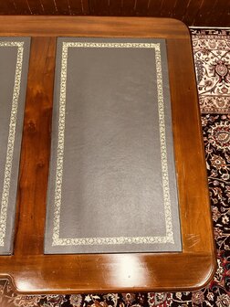 Klassiek-Engels-Bureau-met-Achterschot
