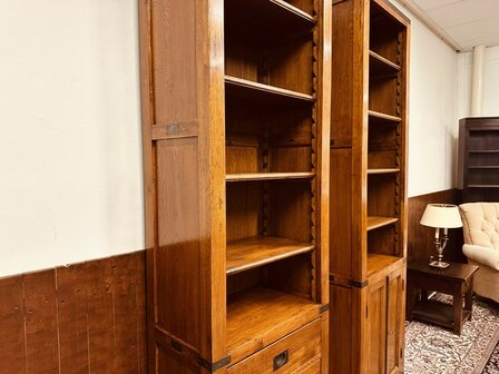 Klassiek-Engels-Eichholtz-Boekenkast