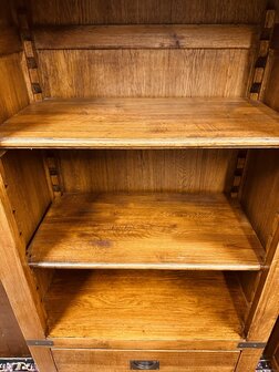 Klassiek-Engels-Eichholtz-Boekenkast