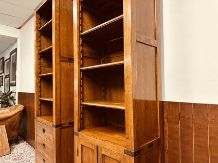 Klassiek-Engels-Eichholtz-Boekenkast