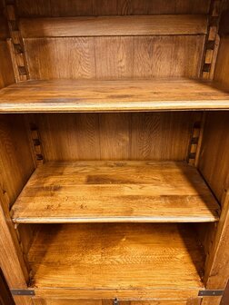 Klassiek-Engels-Eichholtz-Boekenkast
