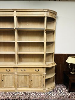 Landelijke-Blank-Eiken-Bibliotheekkast