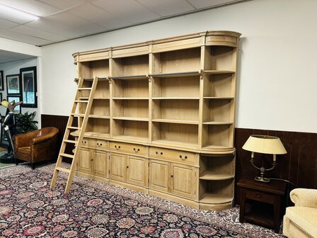 Landelijke-Blank-Eiken-Bibliotheekkast