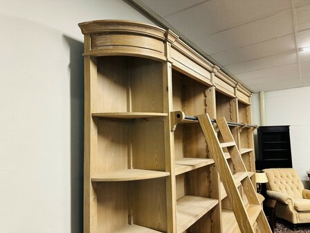 Landelijke-Blank-Eiken-Bibliotheekkast