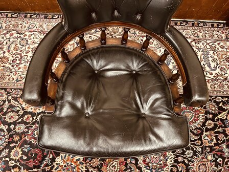 Zwarte-Chesterfield-Captain-Chair