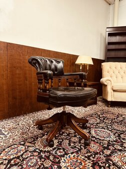 Zwarte-Chesterfield-Captain-Chair