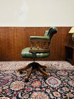 Groene-Chesterfield-Captain-Chair