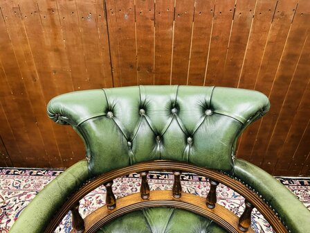 Groene-Chesterfield-Captain-Chair